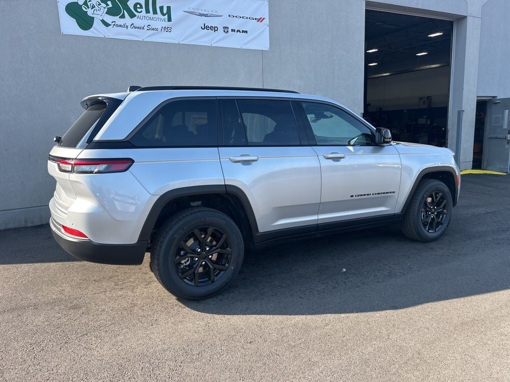 2026 Jeep Grand Cherokee GRAND CHEROKEE LAREDO ALTITUDE 4X4