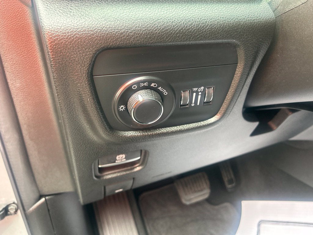 2025 Jeep Grand Cherokee L Laredo X 4x4