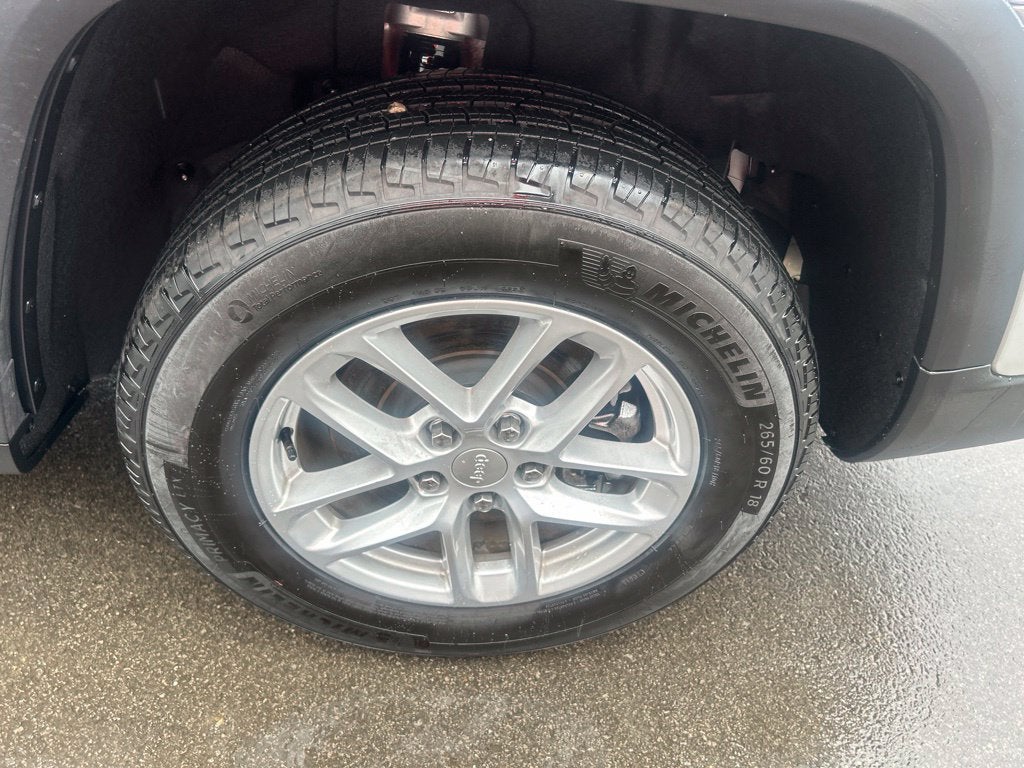 2025 Jeep Grand Cherokee L Laredo X 4x4