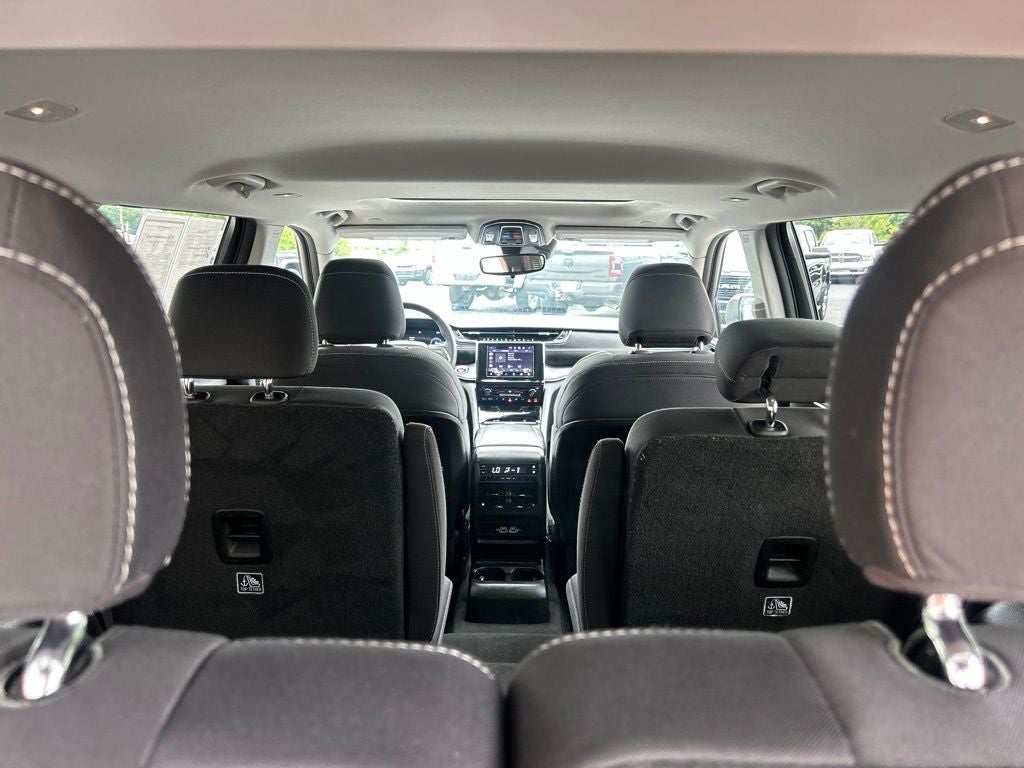 2023 Jeep Grand Cherokee L Laredo 4x4