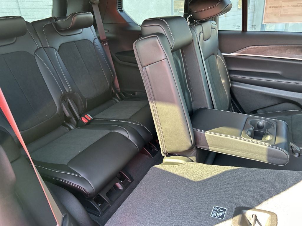 2026 Jeep Grand Cherokee GRAND CHEROKEE L LAREDO ALTITUDE 4X4