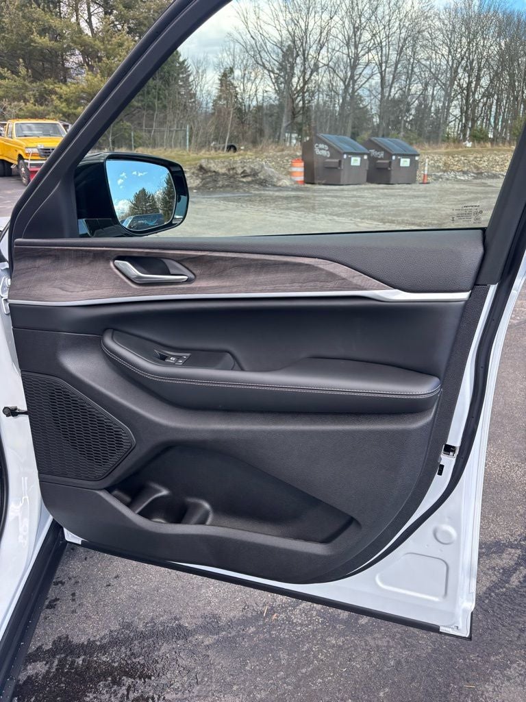 2026 Jeep Grand Cherokee GRAND CHEROKEE L LAREDO ALTITUDE 4X4