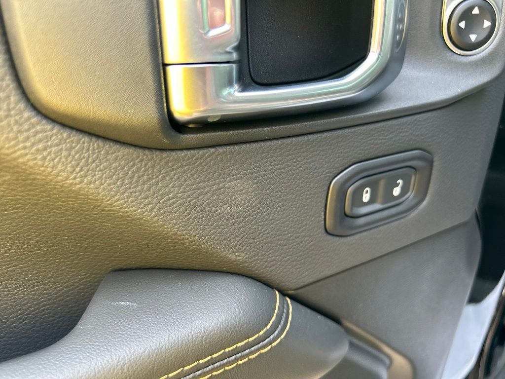 2026 Jeep Gladiator GLADIATOR SAHARA 4X4
