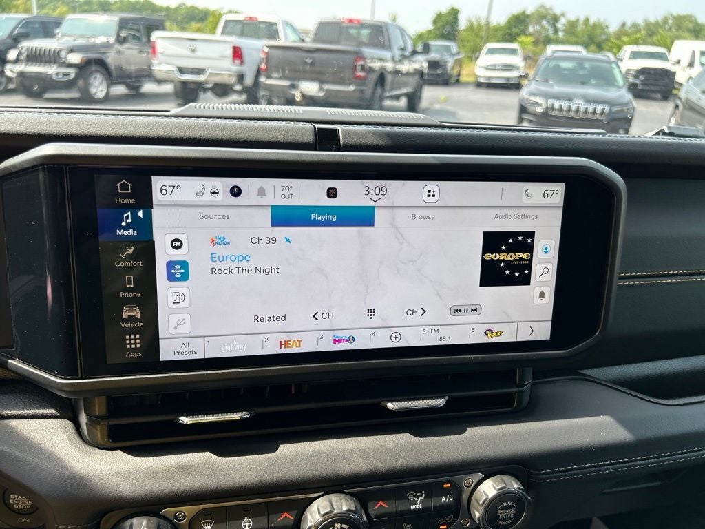 2026 Jeep Gladiator GLADIATOR SAHARA 4X4