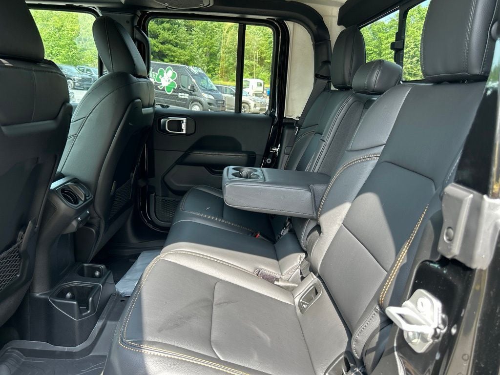 2026 Jeep Gladiator GLADIATOR SAHARA 4X4