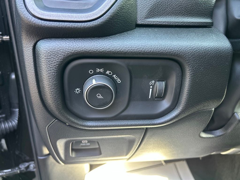 2026 RAM 1500 RAM 1500 TRADESMAN CREW CAB 4X4 5'7' BOX