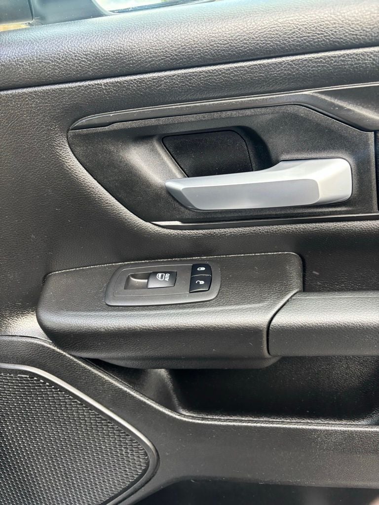 2024 RAM 1500 Tradesman Crew Cab 4x4 5'7' Box