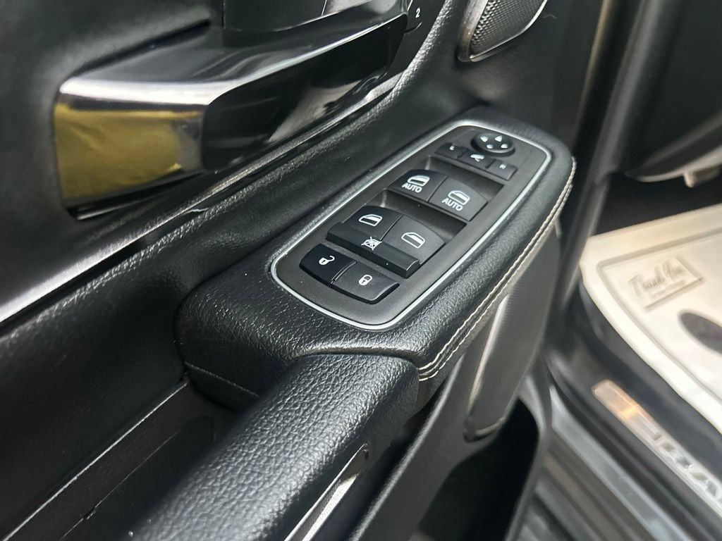 2022 RAM 1500 Laramie Crew Cab 4x4 5'7' Box