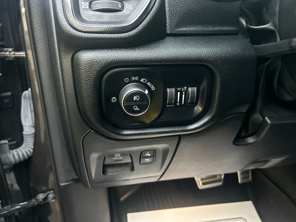 2022 RAM 1500 Laramie Crew Cab 4x4 5'7' Box