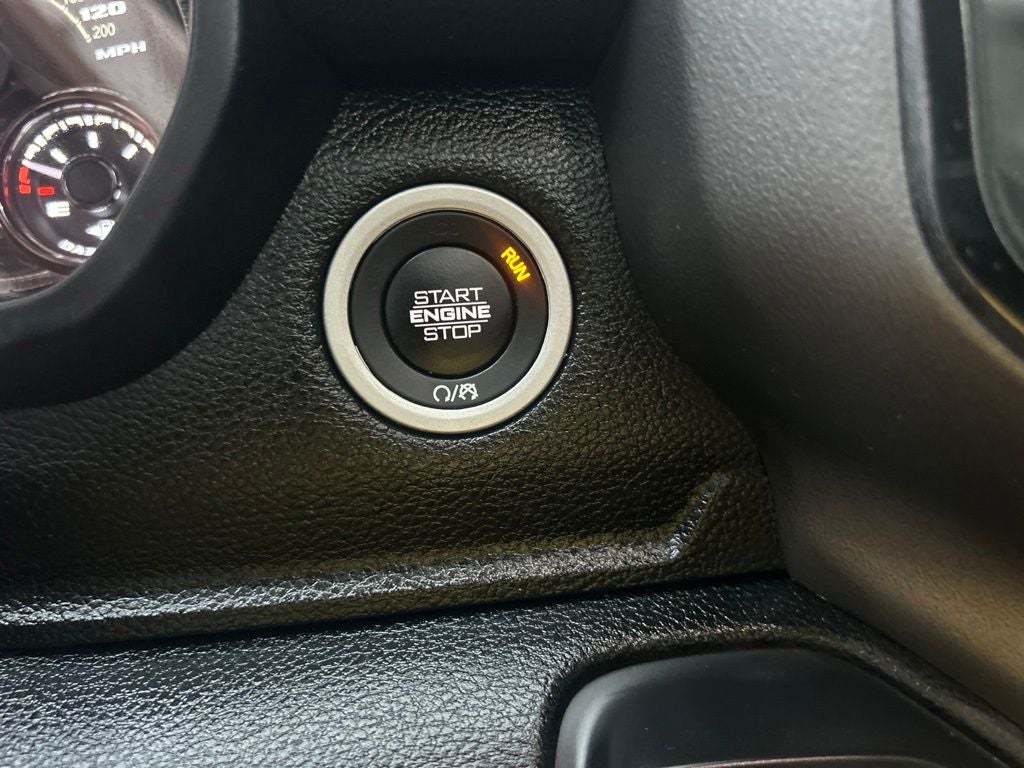 2022 RAM 1500 Laramie Crew Cab 4x4 5'7' Box