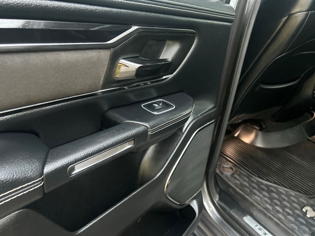2022 RAM 1500 Laramie Crew Cab 4x4 5'7' Box
