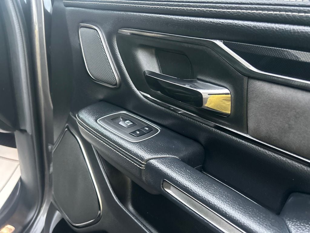 2022 RAM 1500 Laramie Crew Cab 4x4 5'7' Box