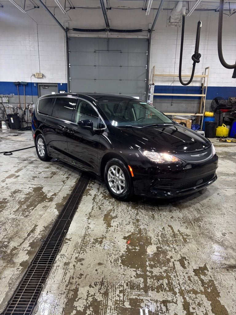 2024 Chrysler Voyager LX