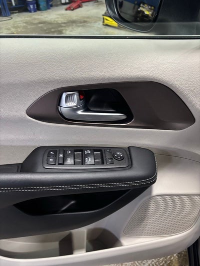 2024 Chrysler Voyager LX