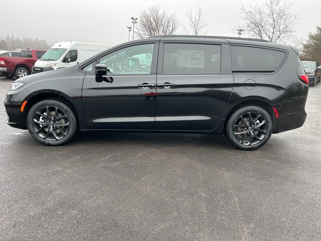 2026 Chrysler Pacifica PACIFICA SELECT AWD