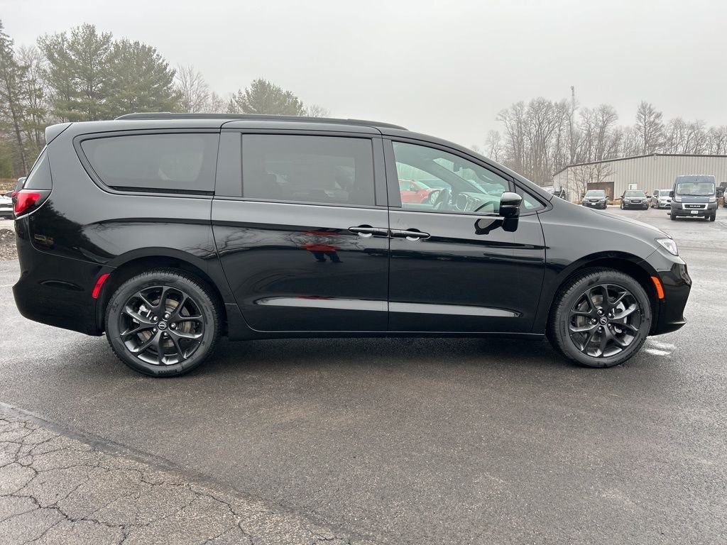 2026 Chrysler Pacifica PACIFICA SELECT AWD