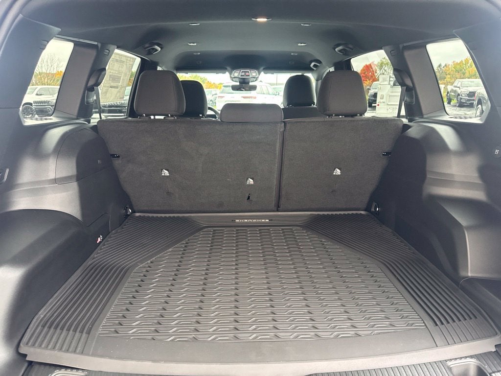 2027 Jeep Cherokee CHEROKEE LAREDO 4X4