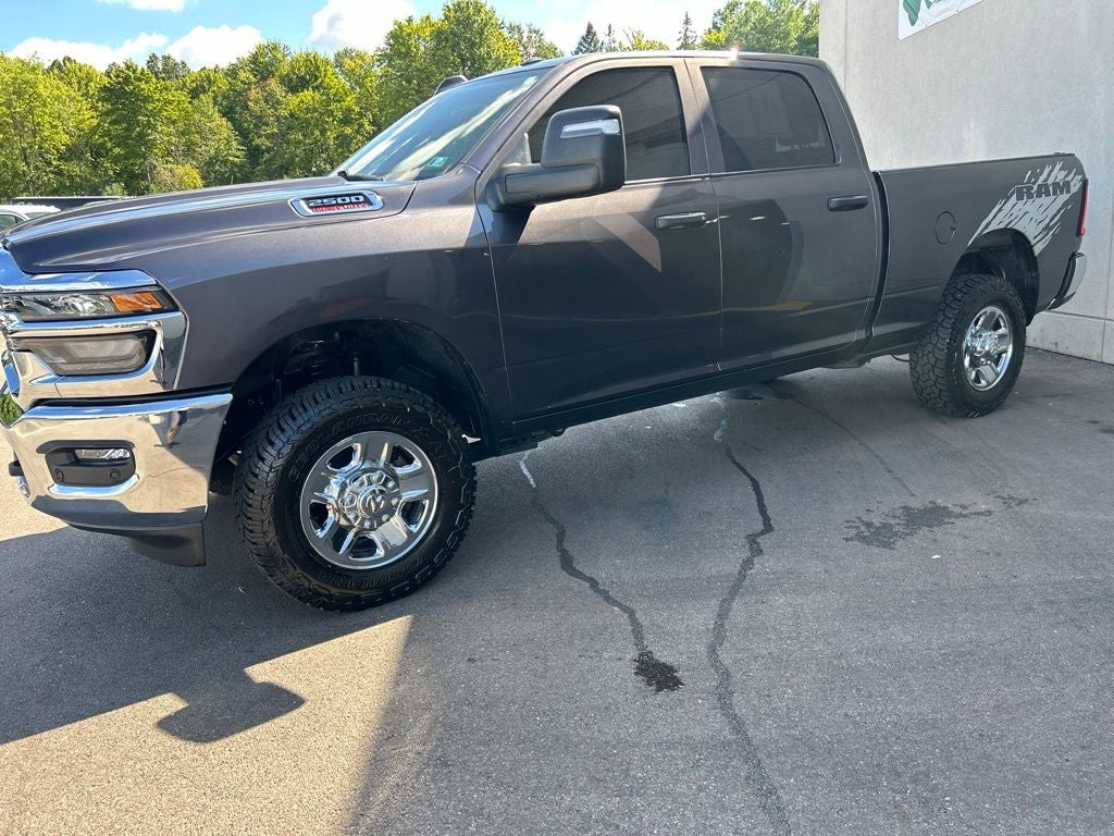 2025 RAM 2500 Tradesman Crew Cab 4x4 6'4' Box