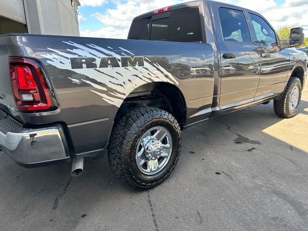 2025 RAM 2500 Tradesman Crew Cab 4x4 6'4' Box