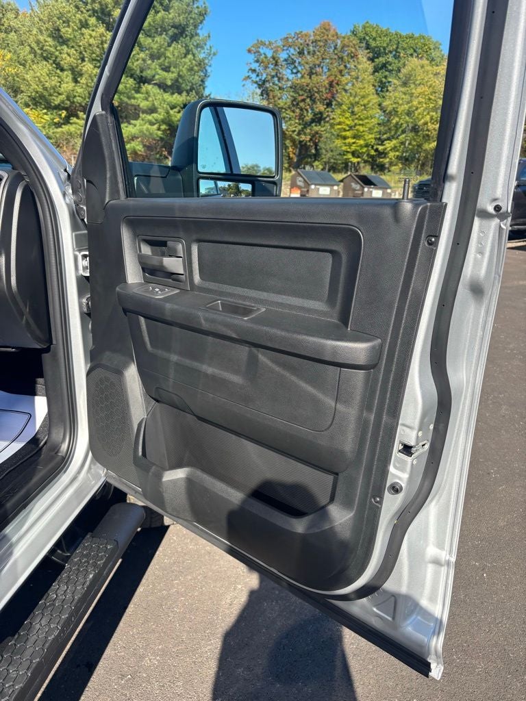 2026 RAM Ram 2500 RAM 2500 BLACK EXPRESS CREW CAB 4X4 8' BOX