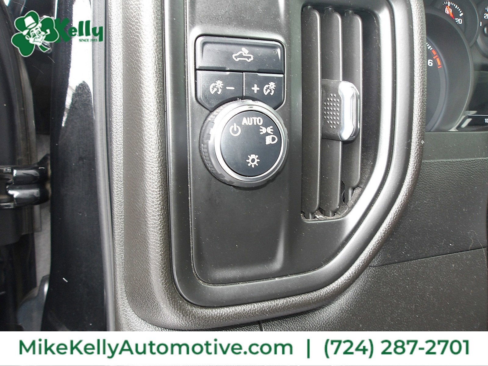 2022 Chevrolet SILVERADO Custom