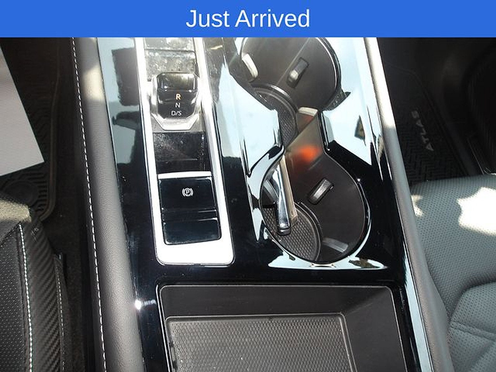 2025 Volkswagen Atlas Cross Sport 2.0T SE w/Technology