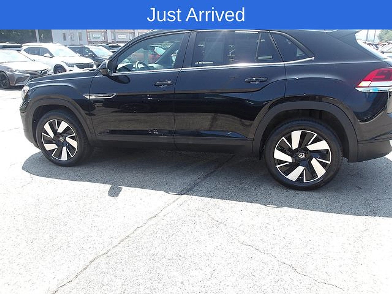 2025 Volkswagen Atlas Cross Sport 2.0T SE w/Technology
