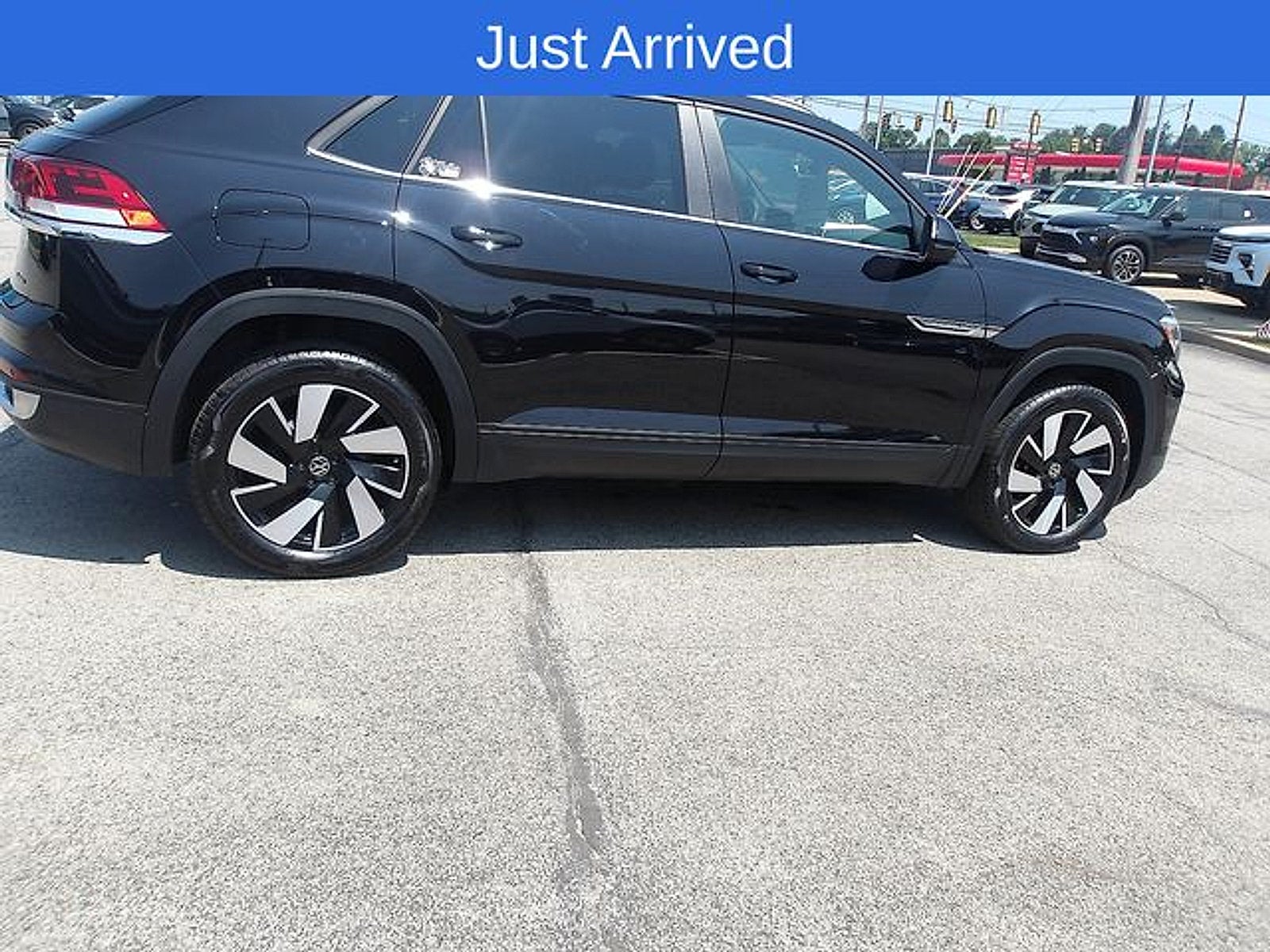 2025 Volkswagen Atlas Cross Sport 2.0T SE w/Technology