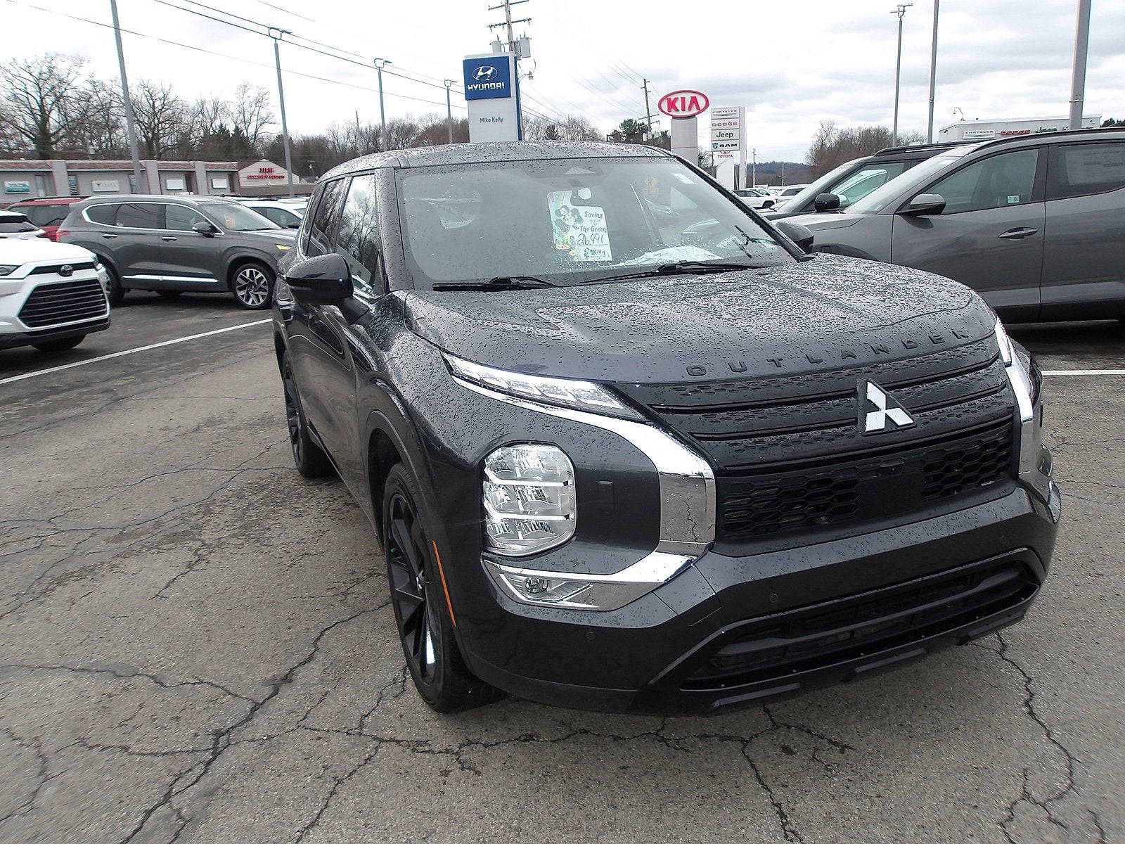 2024 Mitsubishi Outlander Base