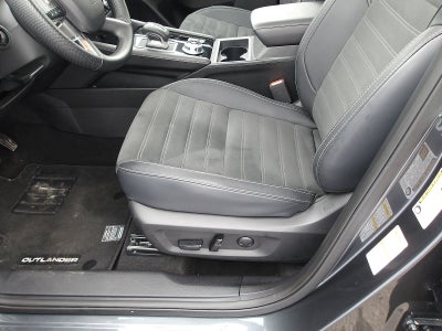 2024 Mitsubishi Outlander Base