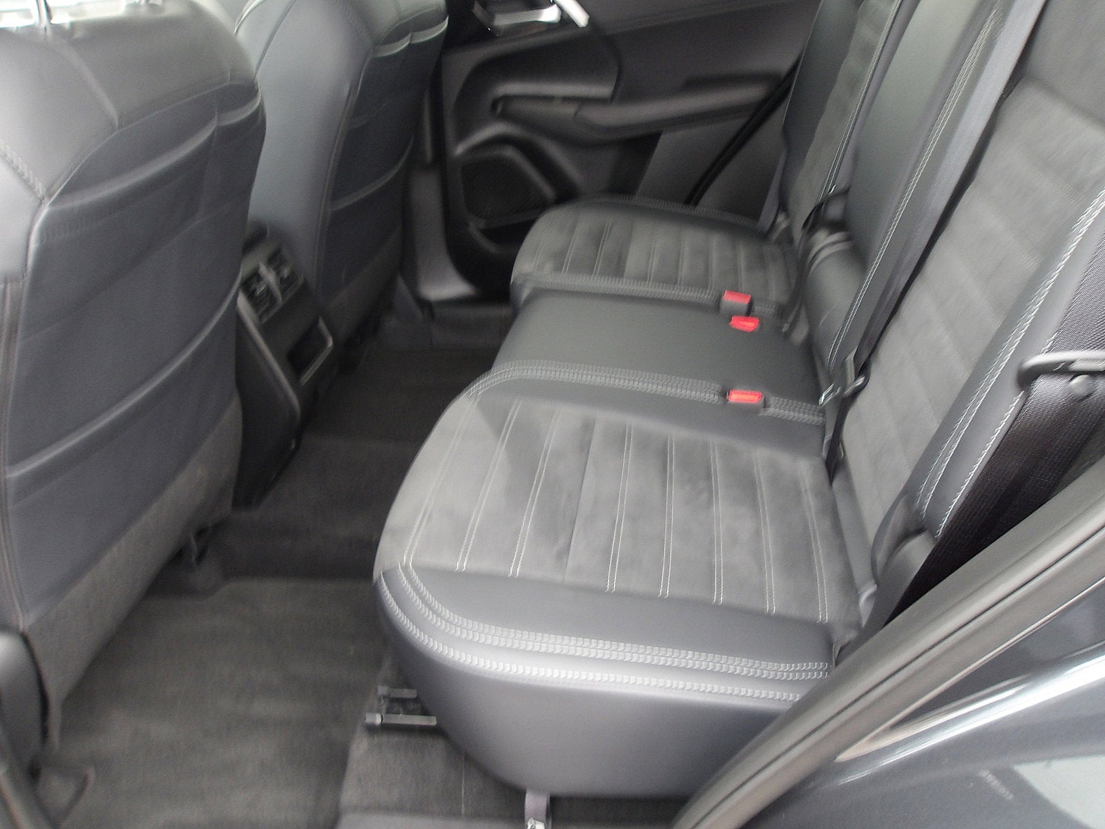 2024 Mitsubishi Outlander Base