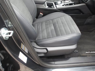 2024 Mitsubishi Outlander Base