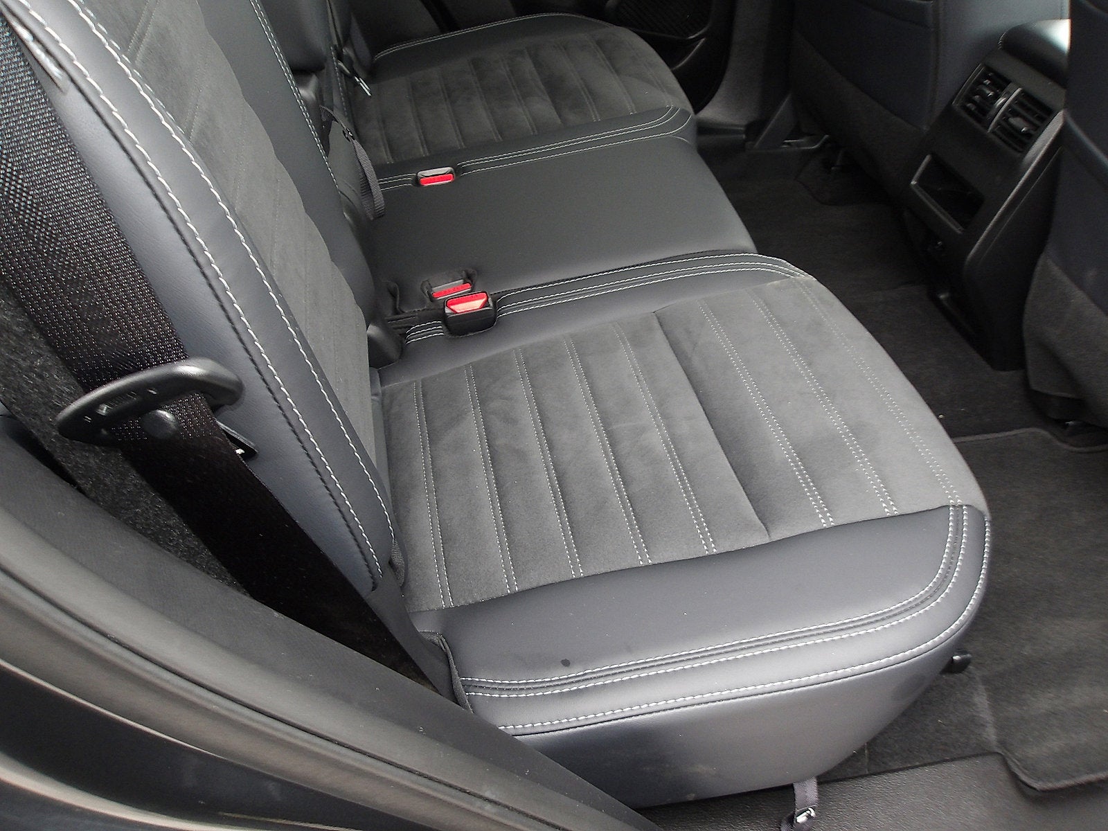 2024 Mitsubishi Outlander Base