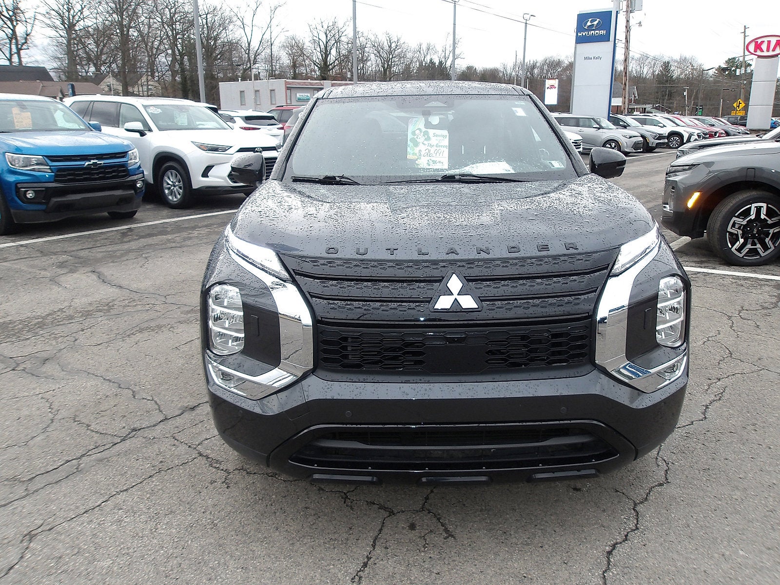 2024 Mitsubishi Outlander Base