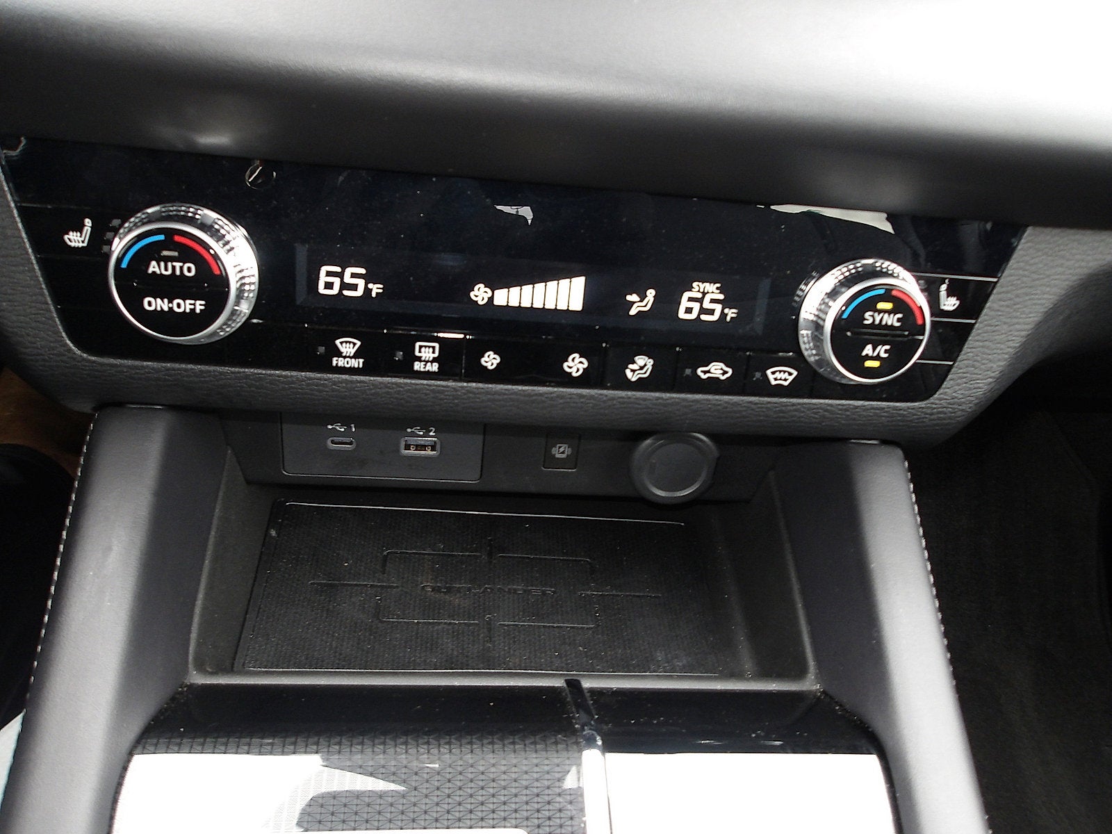 2024 Mitsubishi Outlander Base