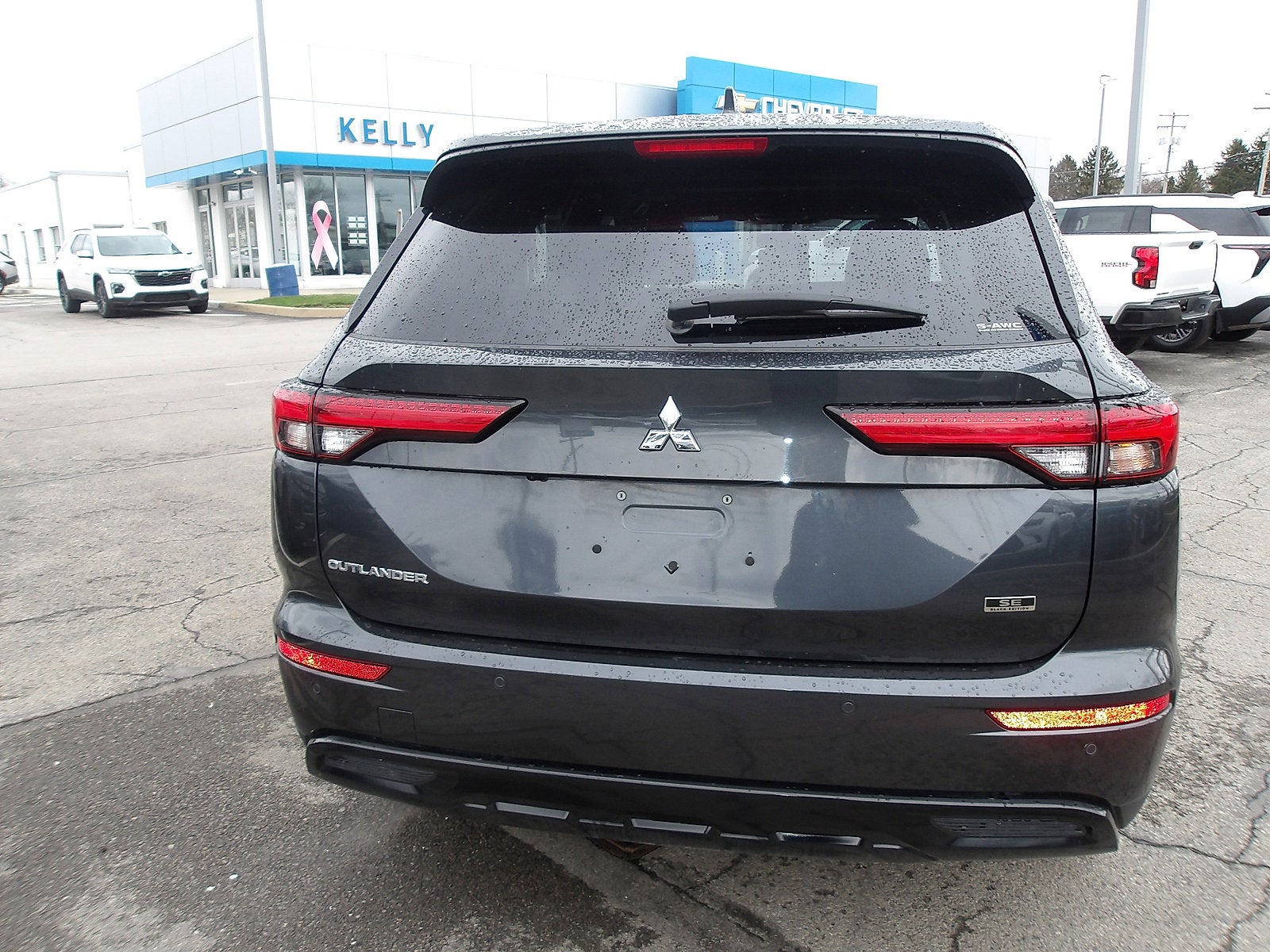 2024 Mitsubishi Outlander Base