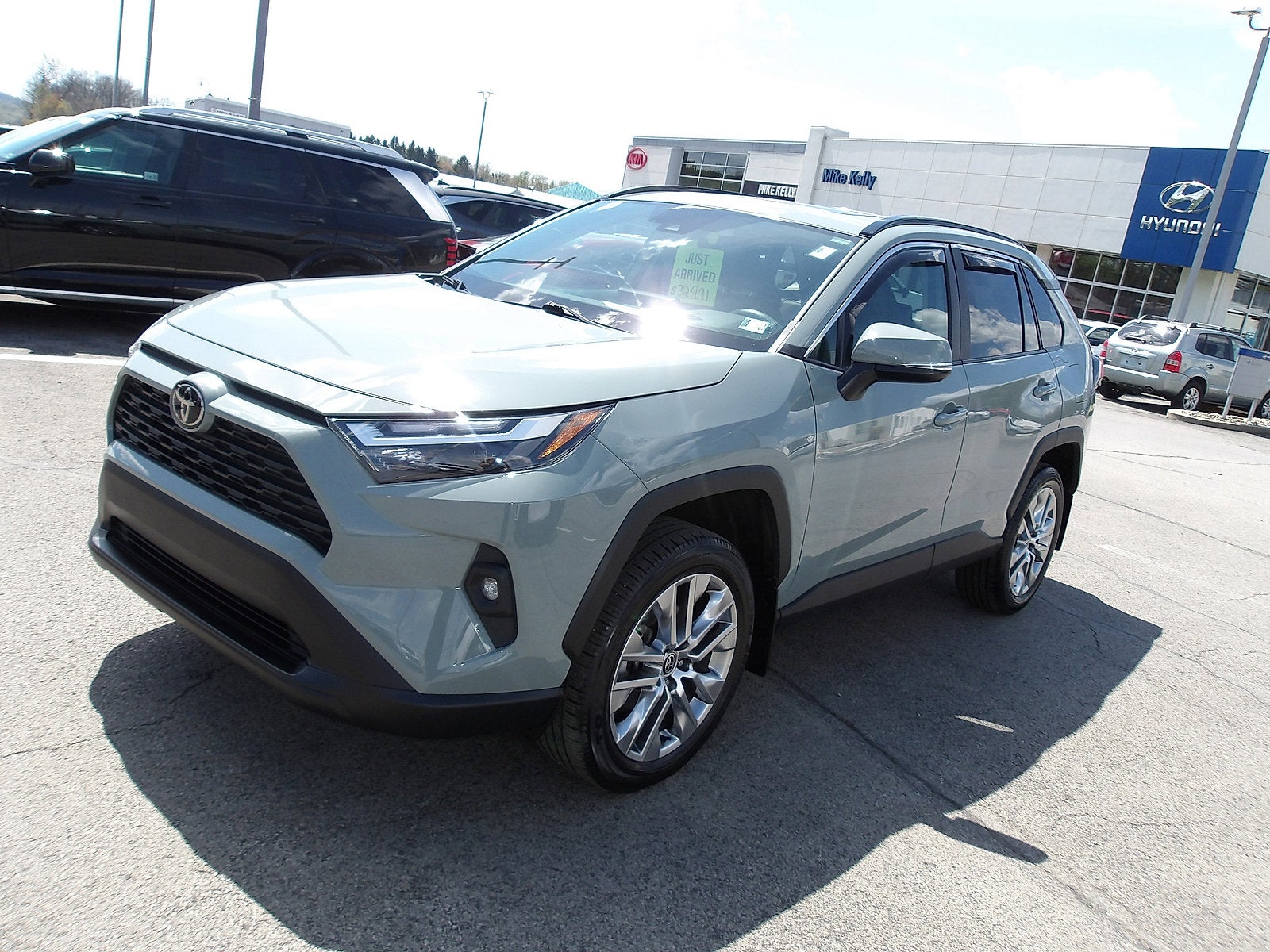 2022 Toyota RAV4 XLE Premium