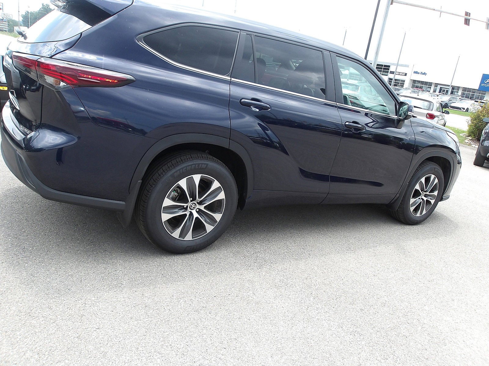 2024 Toyota Highlander LE