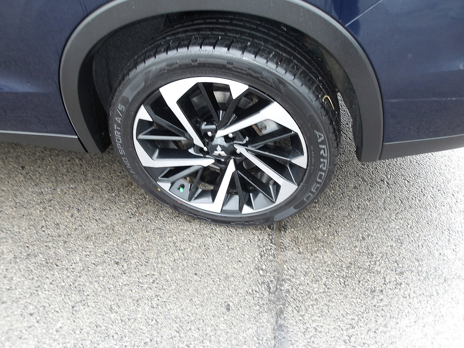 2023 Mitsubishi Outlander SE