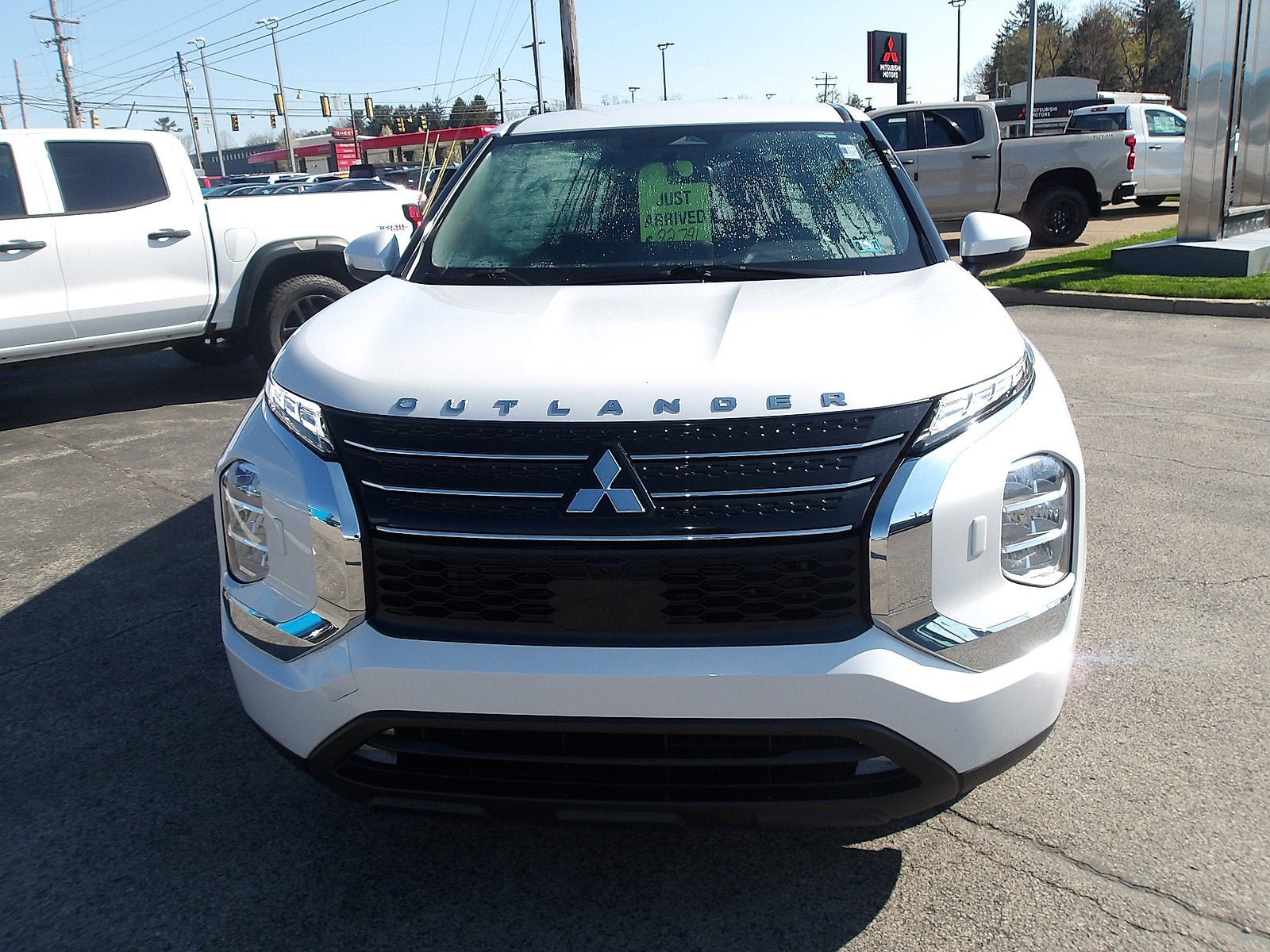 2024 Mitsubishi Outlander ES