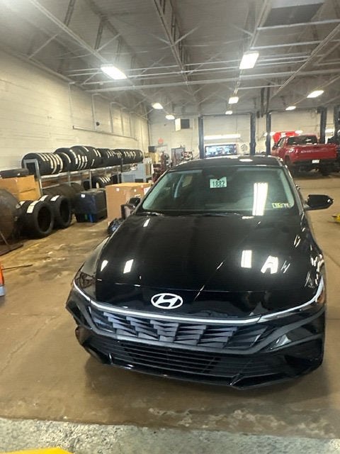 2025 Hyundai Elantra SE