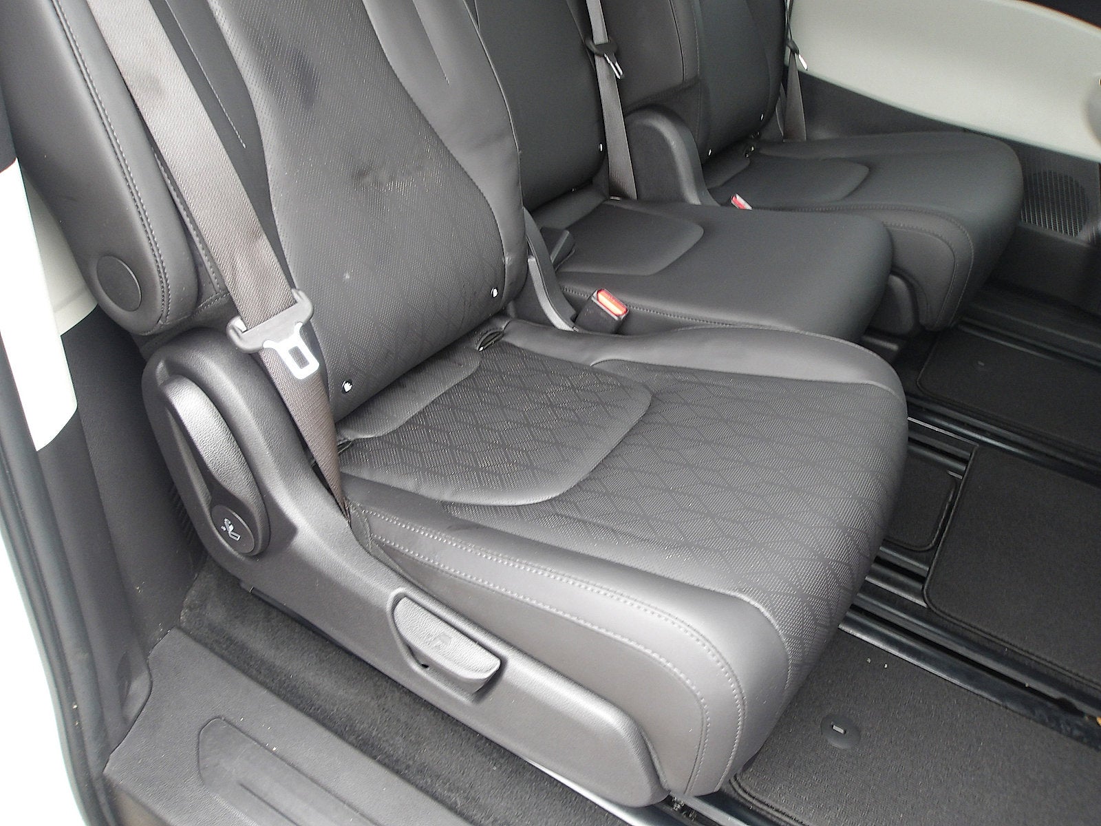 2023 Kia Carnival EX